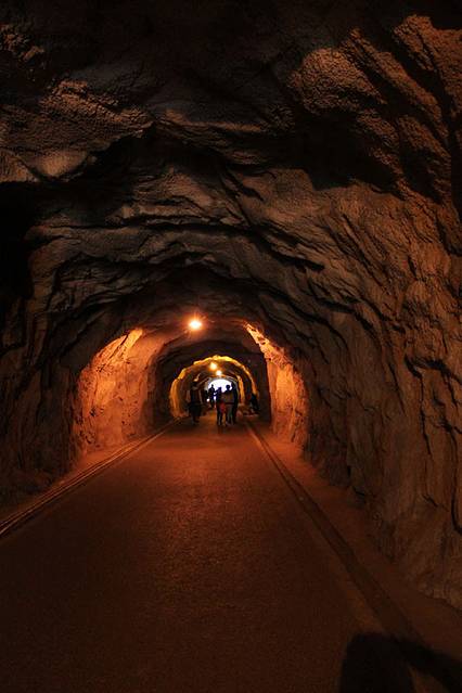 这是笔山洞啦,之前晒的那些婚纱照里,有些就是在这上面拍的.