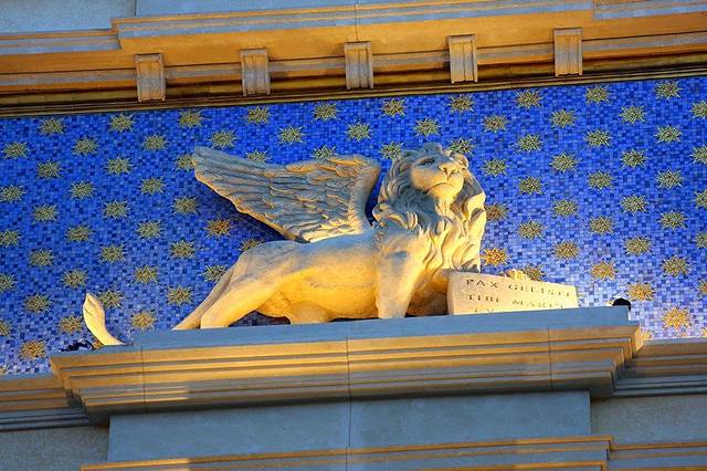 又见威尼斯人标志---鹰狮兽