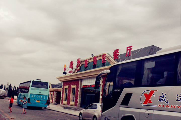 鸣沙服务区这房子像欧洲小镇的feel继续出发,开始有无际的风车八宝茶