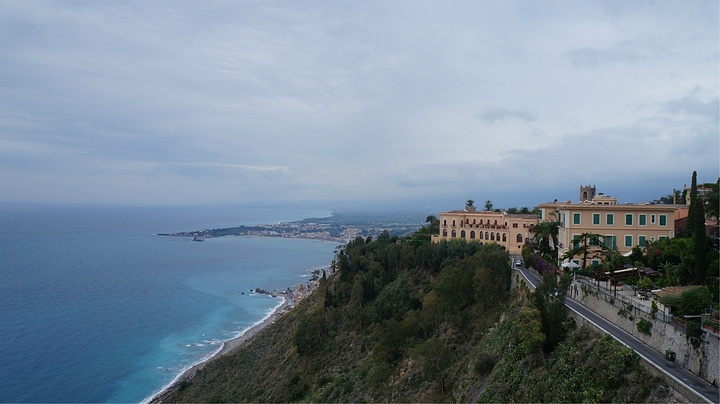 四月九日全景广场