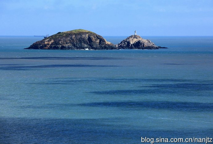 先去大悲山景区山顶公园俯瞰列岛风光,参观军事炮台遗址,远眺情侣沙滩