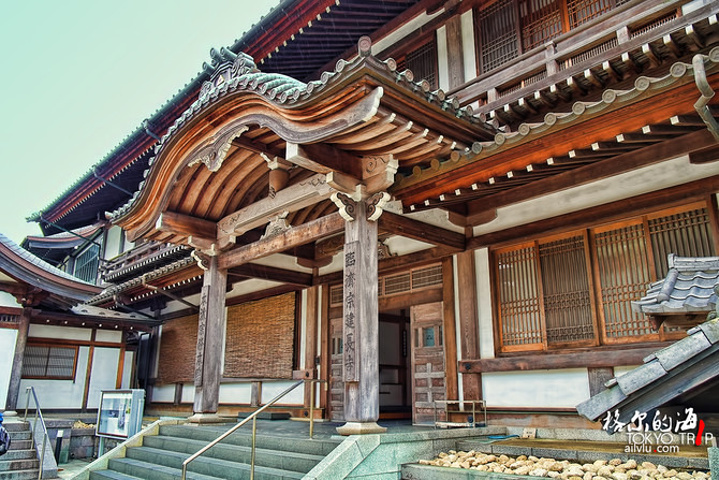 他所说的"自信"指绝对相信自己心中有佛,不要崇拜经典,不要向心外求佛