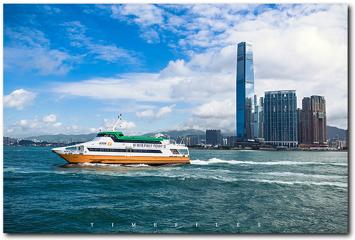2022放眼看看白天的维港,前次来香港,观摩了一下夜景,只能说,各有各的感觉吧。香港特色的红色的士_维多利亚港-评论-去哪儿攻略