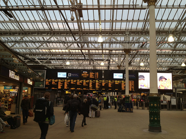 2017爱丁堡的火车站太熟悉不过了,当时经常做