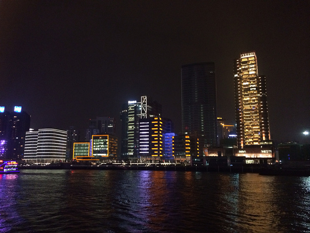 2017人多,建议先去二楼占座位,再去三楼观光。