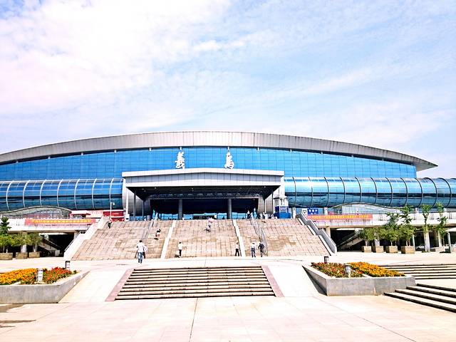 先来一张义乌火车站的照片吧,够大气!