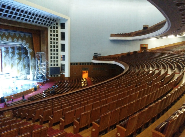 广东厅天安门广场是不是很熟悉,电视里经常出现的雄伟的人民大会堂