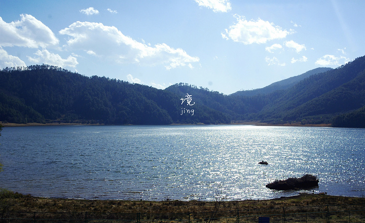 天池位于云龙五君山腹地,是澜沧江和沘江的分水岭_天池"的评论