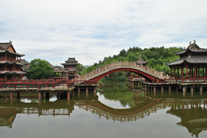 "标志性景点，这个是很多电视剧的经典取景点。大宋坊，有武松救兄表演，这个没看，不知道好不好看_横店影视城"的评论图片