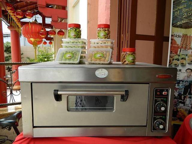 LW娘惹黄梨馅饼