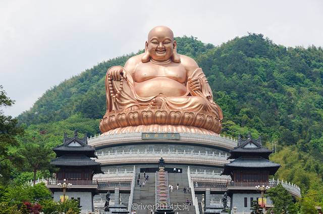 点评(2条 雪窦寺露天弥勒大佛位于奉化溪口国家级风景名胜区