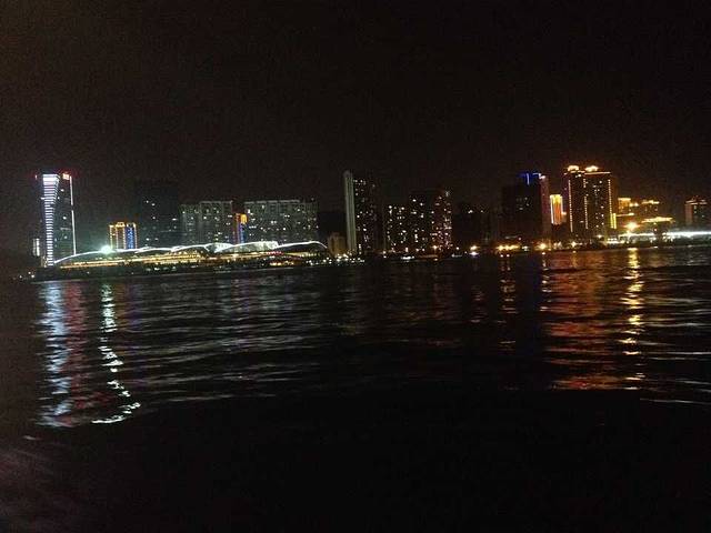 鹭江夜游海上甜品屋