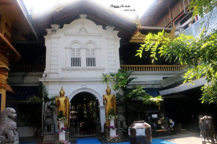 gangaramaya temple也是斯里兰卡著名的佛寺,地址:61 sri jinaratana
