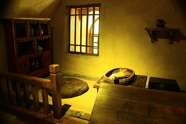 初听寒窑以为是一个烧制瓷器的遗址,一看故事才知道是大名鼎鼎的王宝