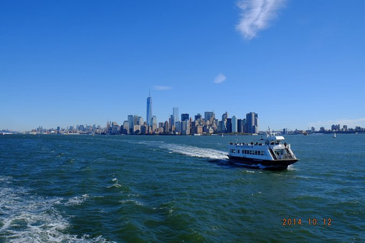 船上的风景.这是ellis island,我没下船参观,在最上面晒太阳了.