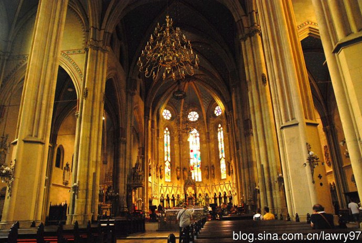 2018耶拉西奇广场游玩攻略,【教堂的彩窗】 然