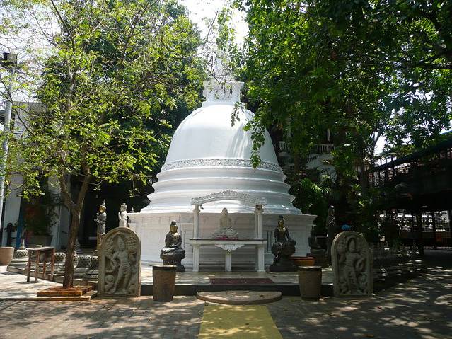 阿输迦拉马雅寺