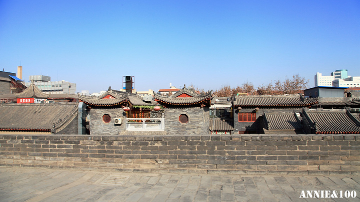 到站后不用立刻上到地面上找到可直达永宁门古城墙景点的出口从那个