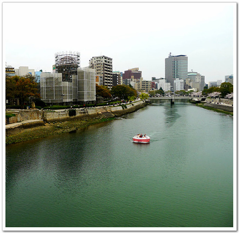 是为纪念二战后期的1945年8月6日广岛遭原子