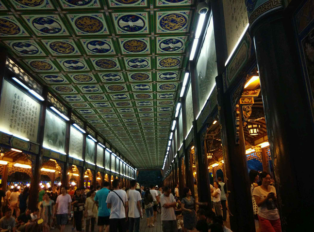 2017去的都江堰天气巴适!晚上南桥很美_青城