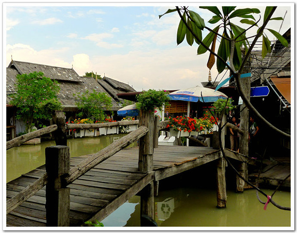 2016泰国的很多地方是以河湖港汊为特点的地