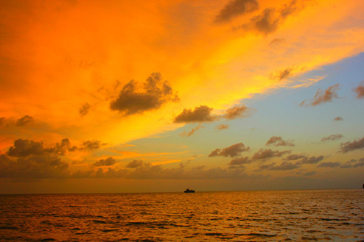 "【推荐线路】因为主要是海岛，这里可以出海看一些特色的山石，或者玩海底漫步和降落伞还是很不错的感觉_珍南海滩"的评论图片