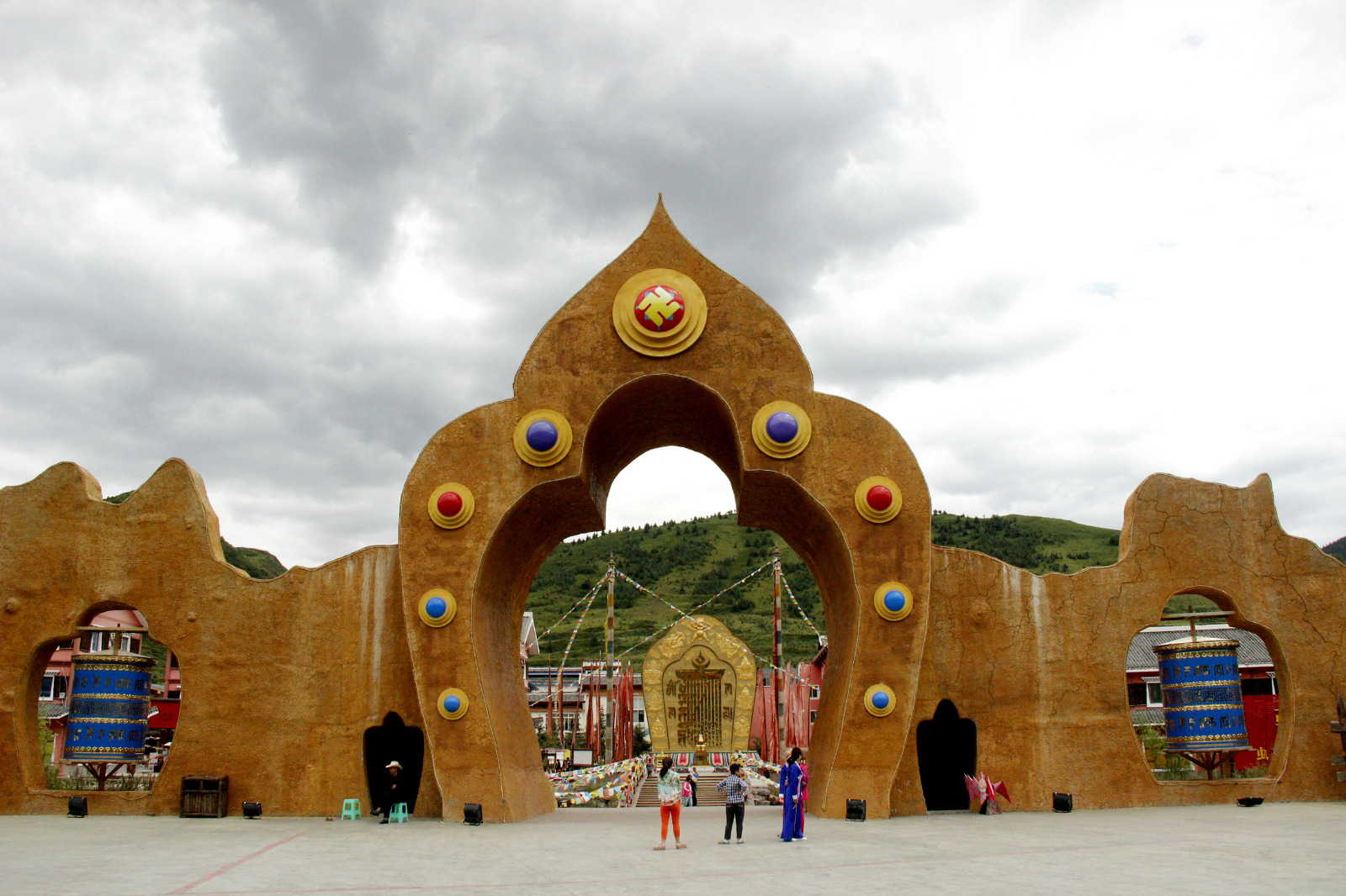 2019德吉梅朵风情商业街购物,在这家里面吃的自助餐却是在.