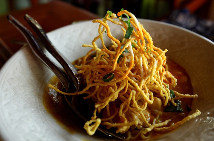 粉、鸡尾酒、冬阴功汤、沙爹肉串,Sala Mae R