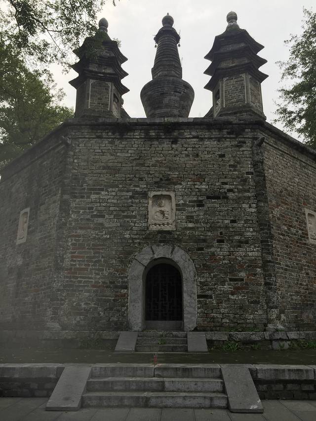 多宝佛塔话珍奇