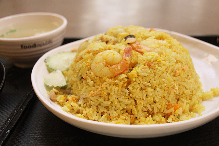 2017东荟城名店仓是香港唯一的名店折扣商场