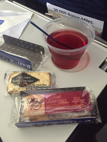 机场转机等候,这里被誉为风之城。回程行李是