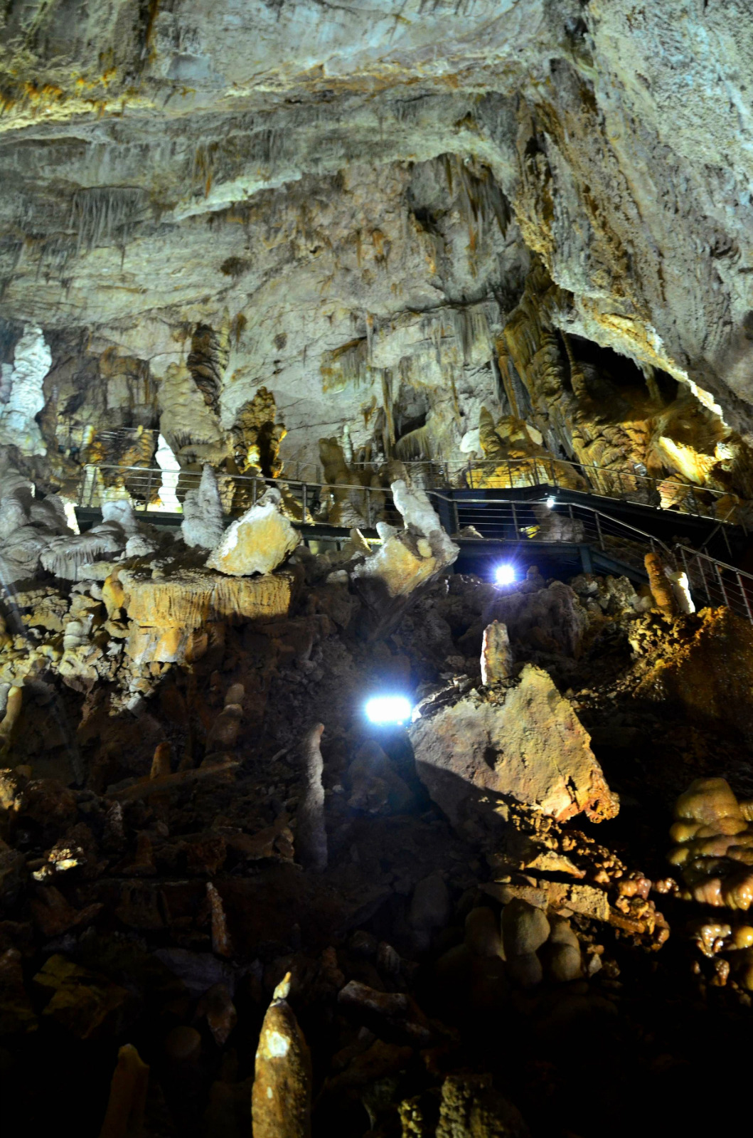看过几个,感觉大同小异吧,所以初期的时候也没把兴隆溶洞当回事儿,加