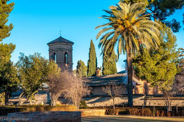 注意需要提前预订的时间至少半个小时到nasrid palaces前排队.