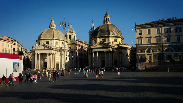 ina街沿途的santamariamaggiore西班牙广场和波波洛广场都有着巴洛克