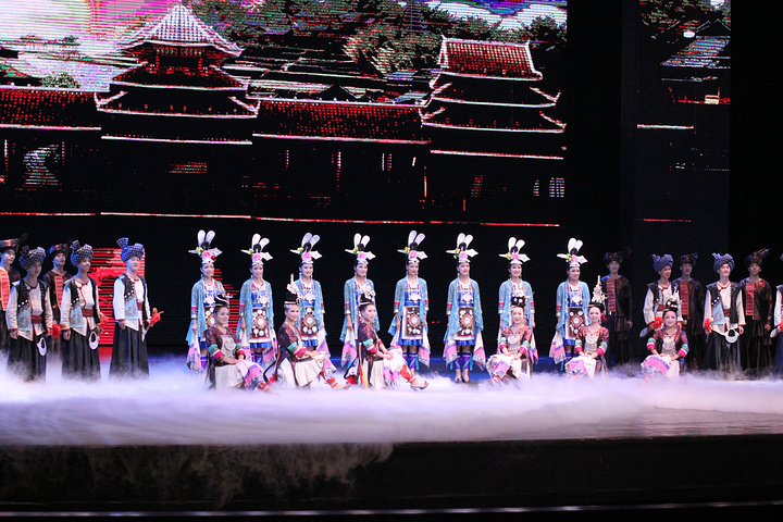 多彩贵州风大型民族歌舞绝对是一个了解贵州各民族的歌舞和风俗文化不