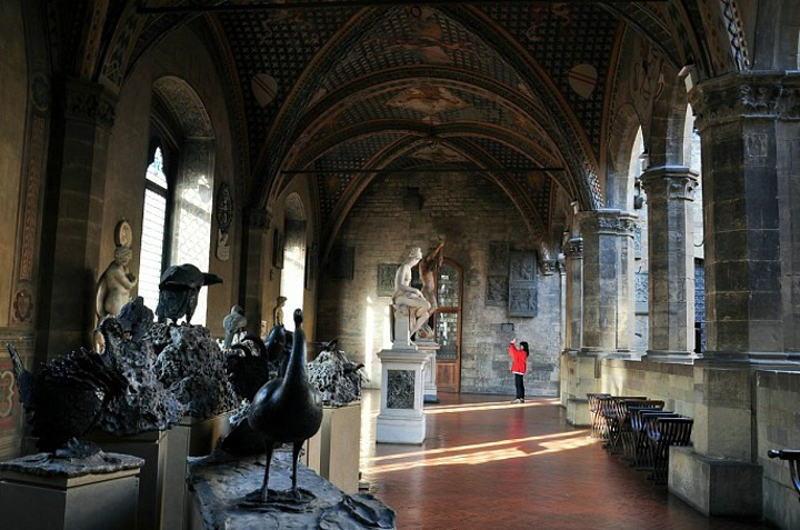 "...圆盘《圣母和圣婴》，还有多纳太罗的令人震撼的《大卫》，这是史上第一尊塑造全裸男子的独立青铜雕塑_巴杰罗美术馆"的评论图片