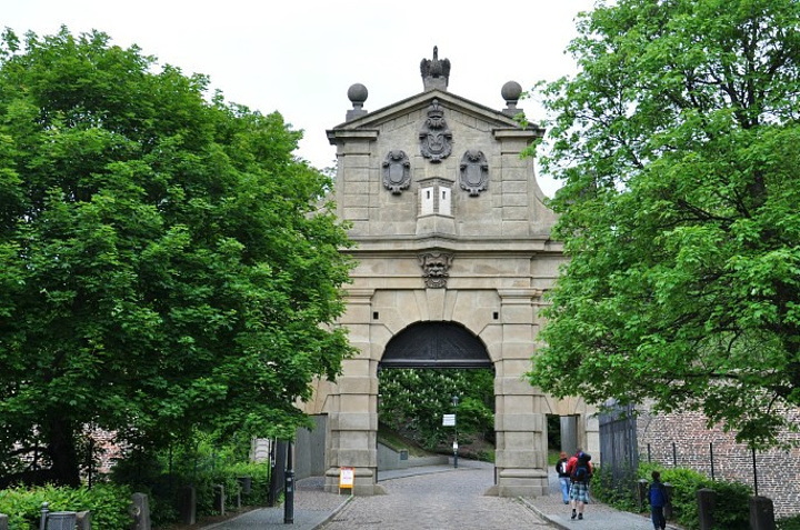 22 现存有很多珍贵的波西米亚遗迹 比如皇宫遗址和高堡要塞遗址 罗马教堂遗址 而最有名的要数高堡墓地 高堡 评论 去哪儿攻略 22 现存有很多珍贵的波西米亚遗迹 比如皇宫遗址和高堡要塞遗址 罗马教堂遗址 而最有名的要数高堡墓地 高堡 评论 去哪儿攻略