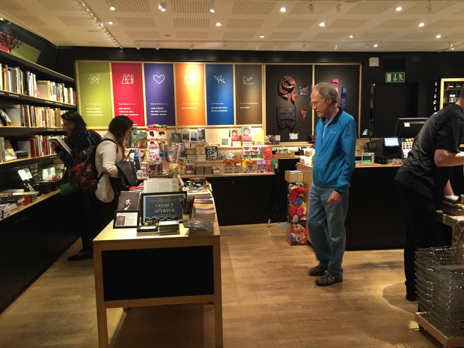 博物馆有一个小咖啡厅,网上说咖啡风味和杯具非常有特色,我们为赶下一