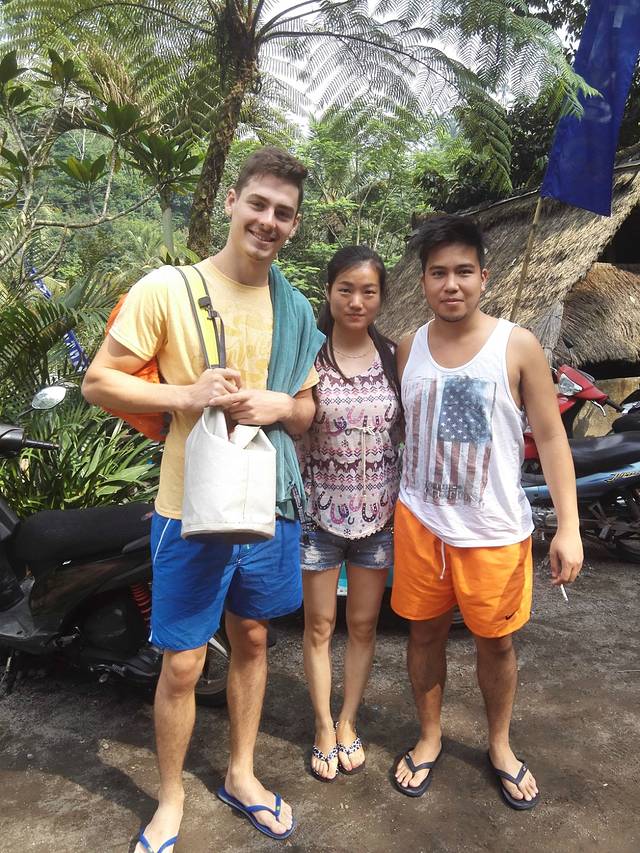 巴厘岛,鸡蛋花盛开的泡沫之夏。