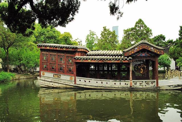 熙园是典型的江南园林,与总统府连为一体.