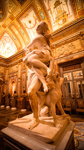 冥神普鲁托(pluto)看上了谷物女神色列斯(ceres)的女儿,他把她掠到