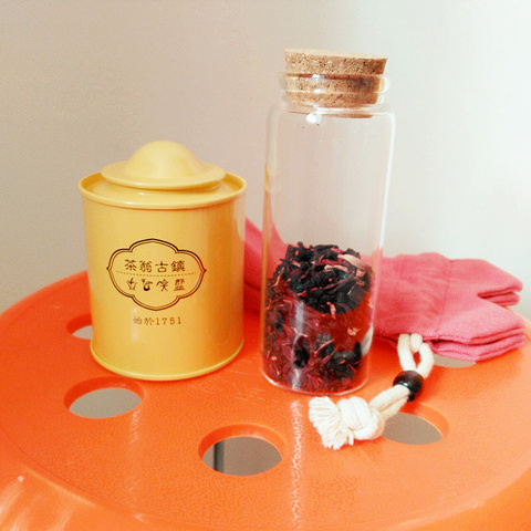 2017丽江的旅游纪念品实在不少,很多小店可以