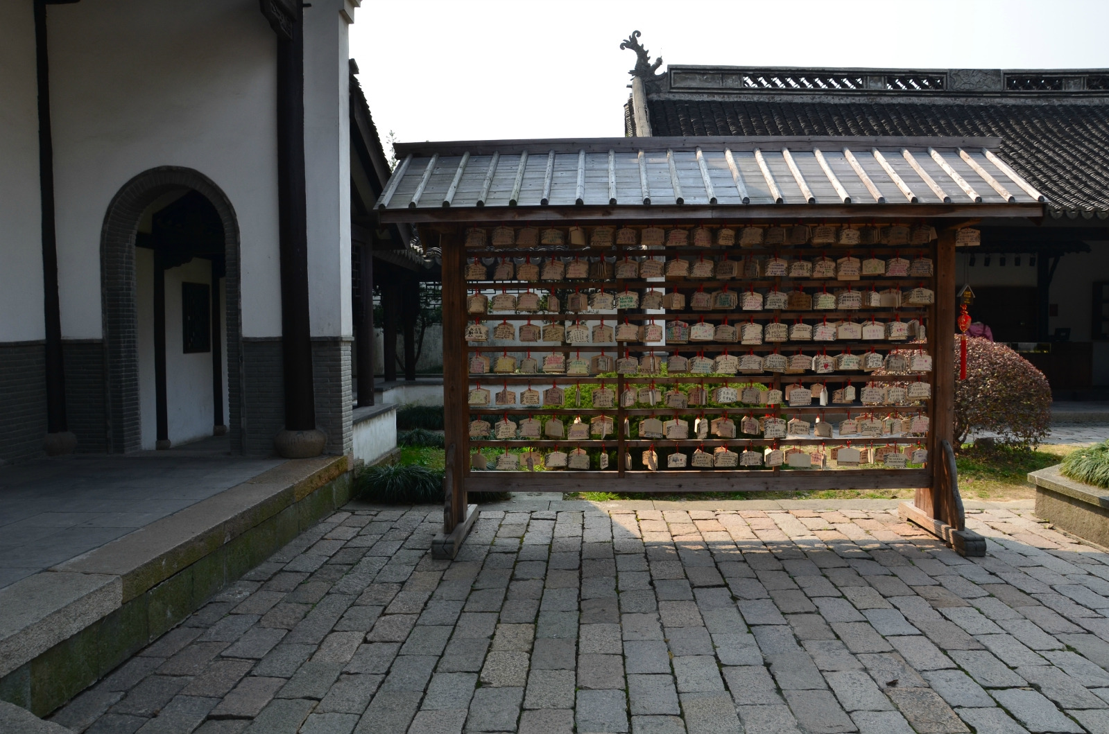 十分威武乌赞将军在乌镇百姓心中有着很深的影响时过