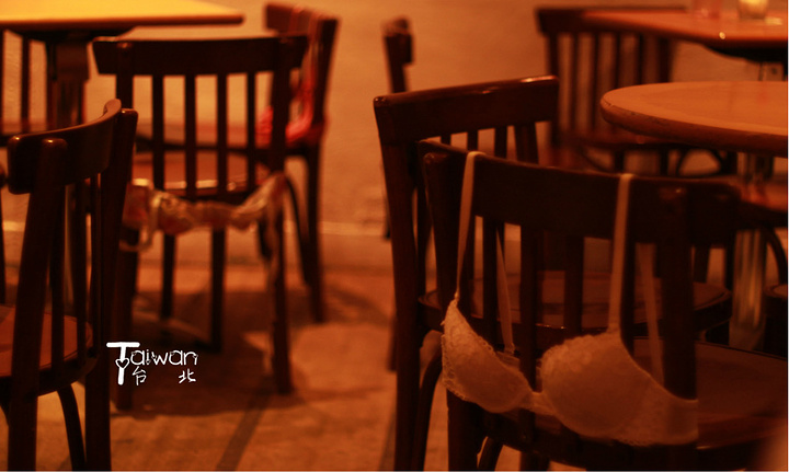 女巫店传说越邪恶的名字,东西越好吃,例如伤肾