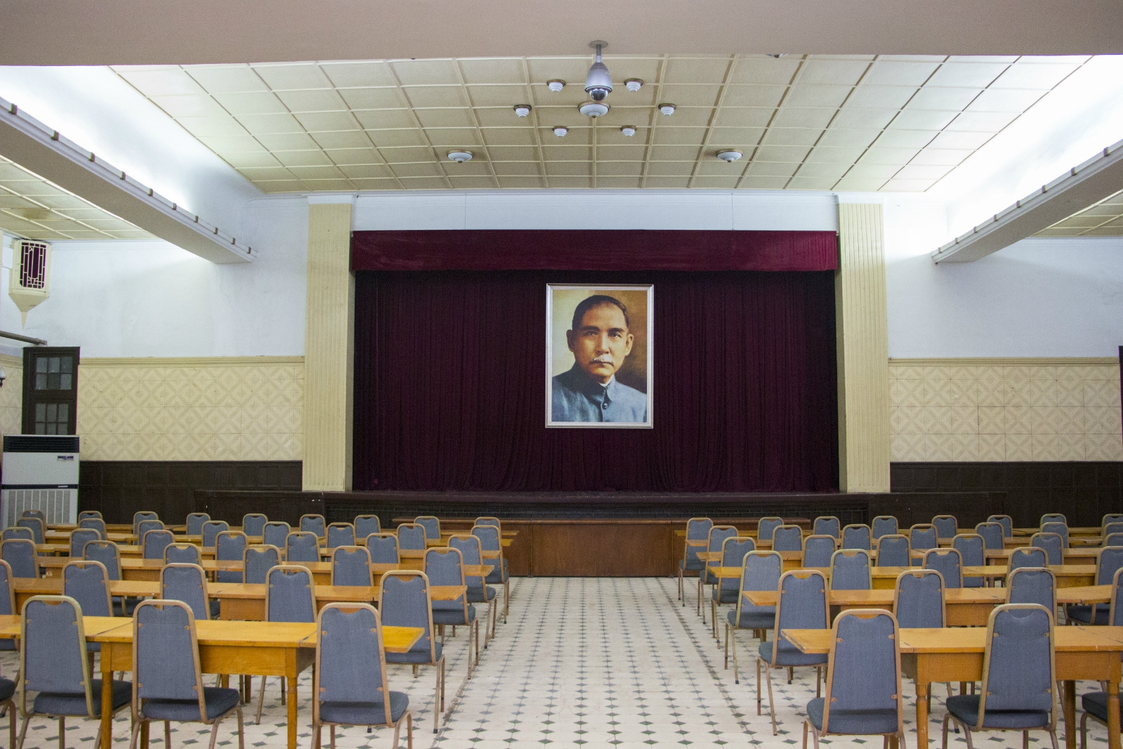 总统府景区内的植物非常多,到了春季万物盛开,一朵朵