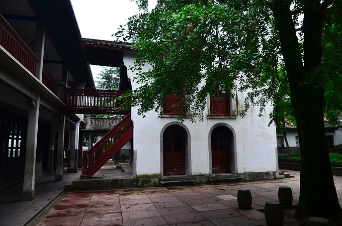 但是在宅院里游览"丰镐房"的时候,心里倒是有点惊讶,蒋氏的身世真是