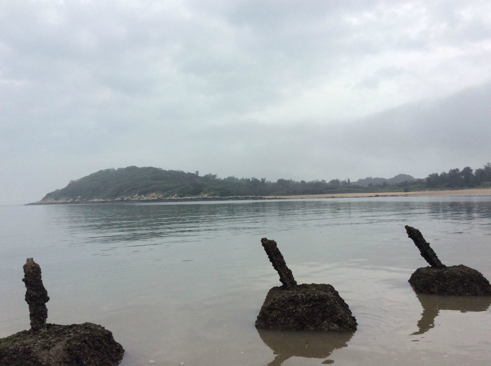 马山观测站,可以看到角屿,大嶝岛,小嶝岛,不过今天有雾,啥也看不清.