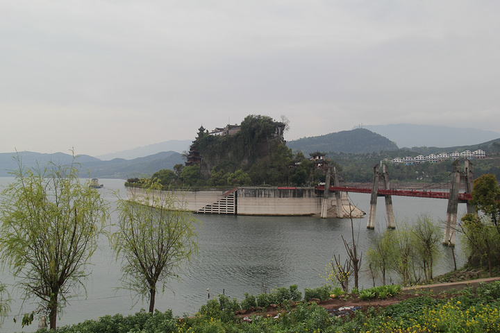 2017不使用一颗钉子修建起来的塔楼_石宝寨评