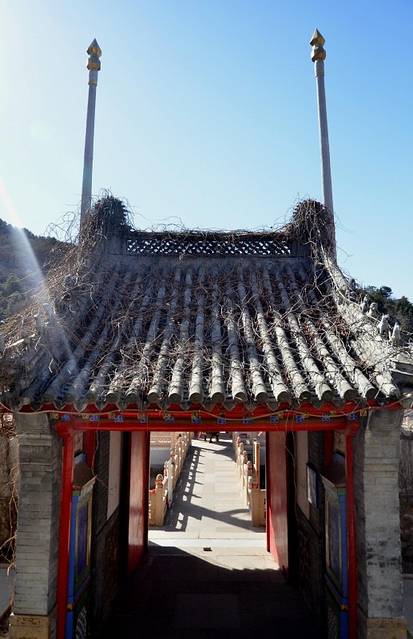 《自驾游中国(周末)》葫芦岛:灵山寺初春