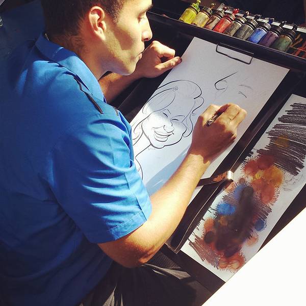 景点详情 【j-disaster】 排队地方就是神马大白鲨,变异的东西雕像,让